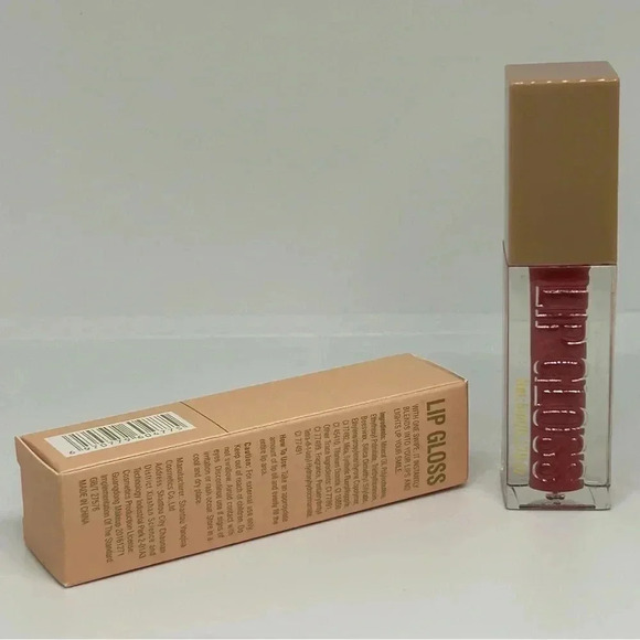 Hello Kiss - Moisturizing and Plumping Ultra Glossy Lip Gloss in Color Petal - Picture 3 of 6